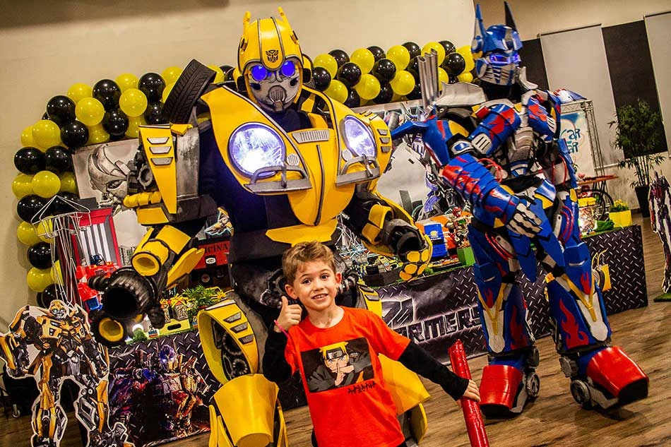 Foto de Como Personagens De Transformers Bumblebee E Optimus Prime