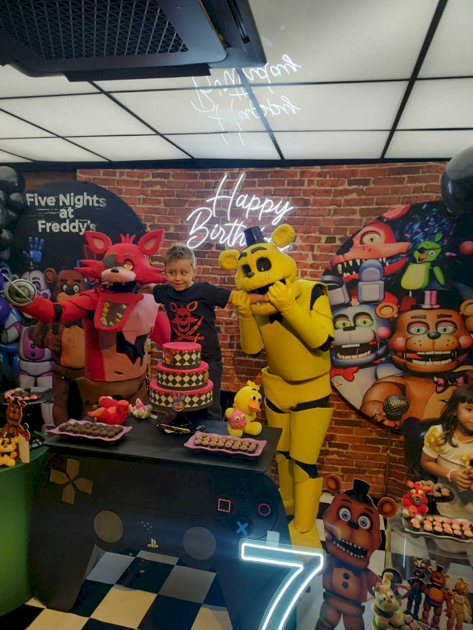 Animatronics com Aniversariante 